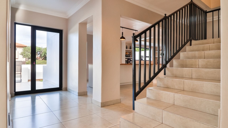 9 Bedroom Property for Sale in Westcliff Western Cape